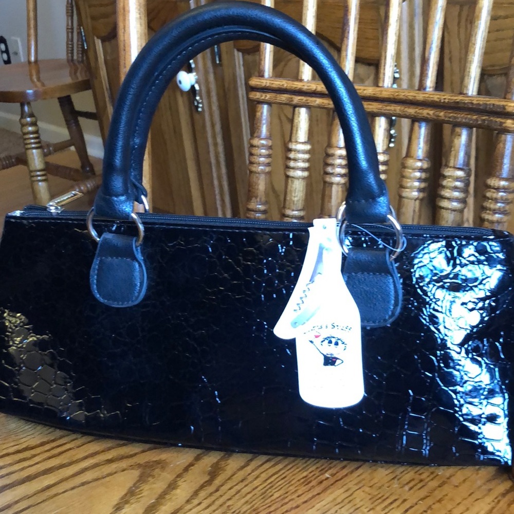 NWT “wineclutch” insulated purse - unique!!